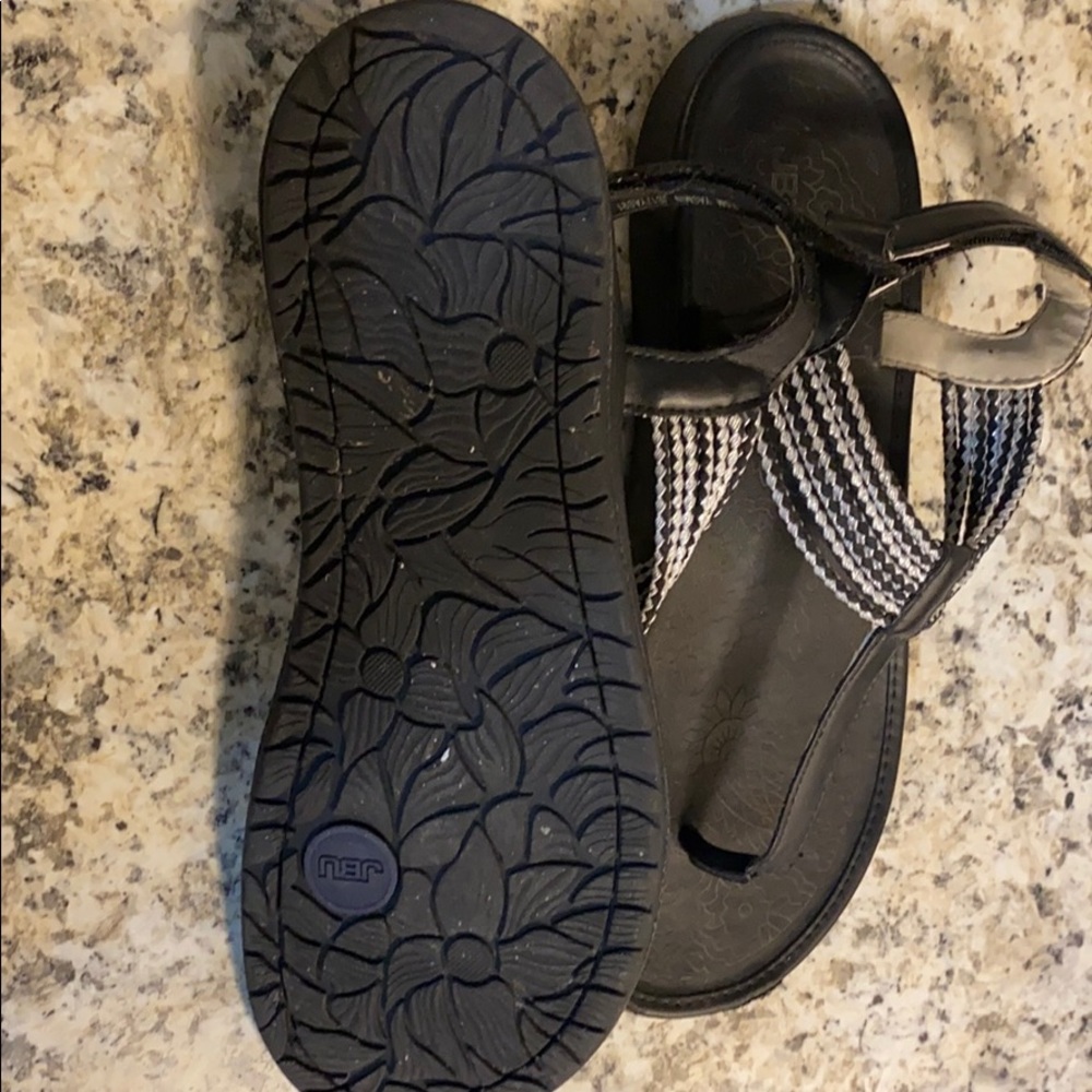 Sandals - Picture 4 of 5